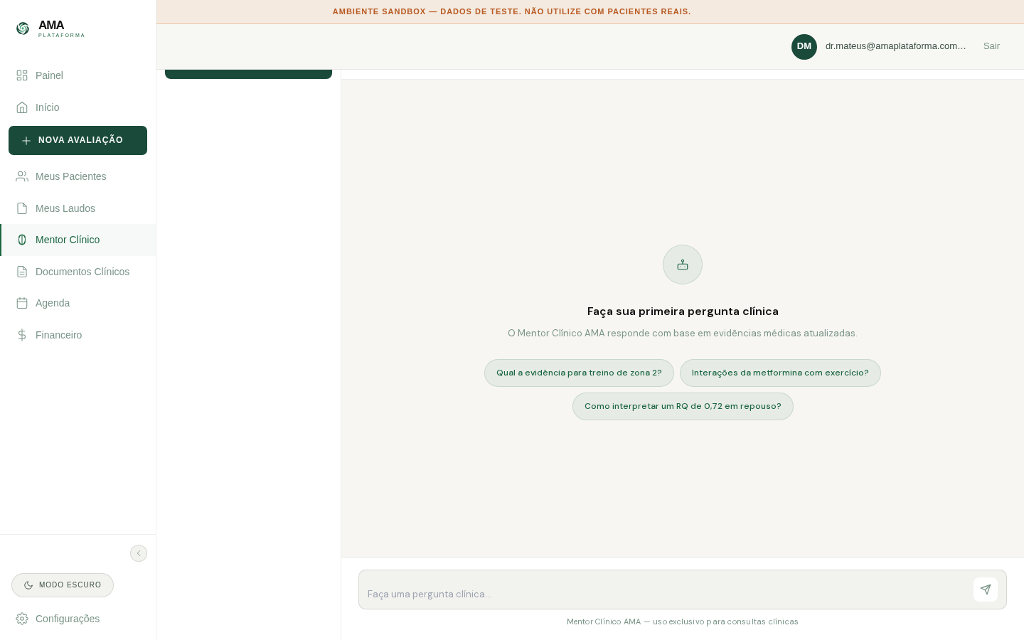 Interface do Mentor Clínico da Plataforma AMA — chat clínico integrado ao prontuário com acesso ao PubMed em tempo real